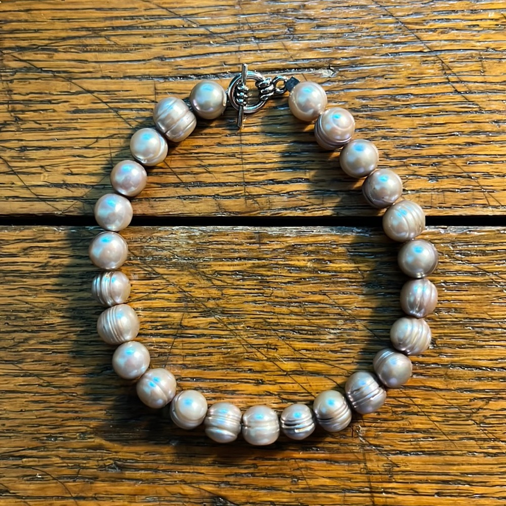 Pearl bracelet with toggle clasp